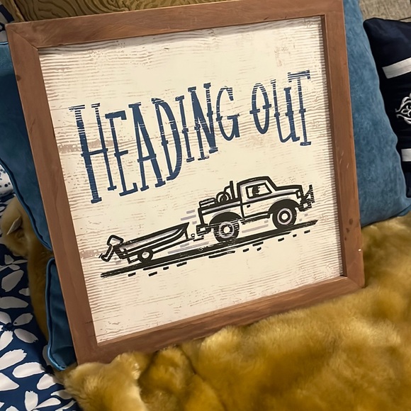 Heading out this is really nice picture frame - Picture 1 of 3